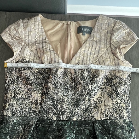 Elegant Theia Cocktail Dress - Size 6 - Picture 9 of 9